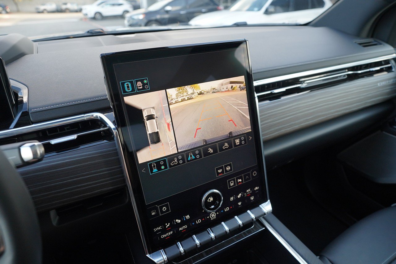 Used 2025 GMC Sierra EV Denali AWD/4WD image 13