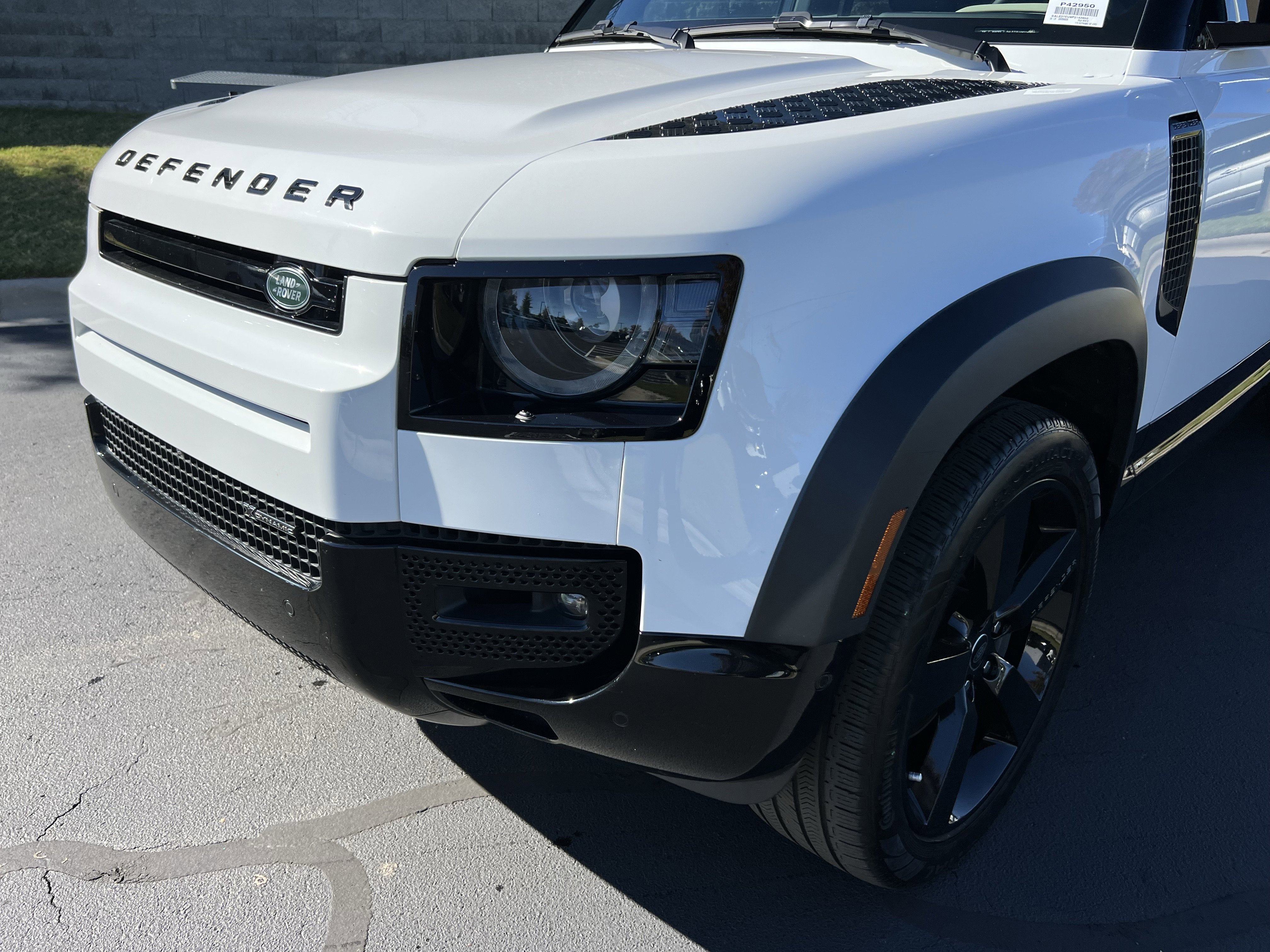 Used 2023 Land Rover Defender 110 X-Dynamic SE image 12