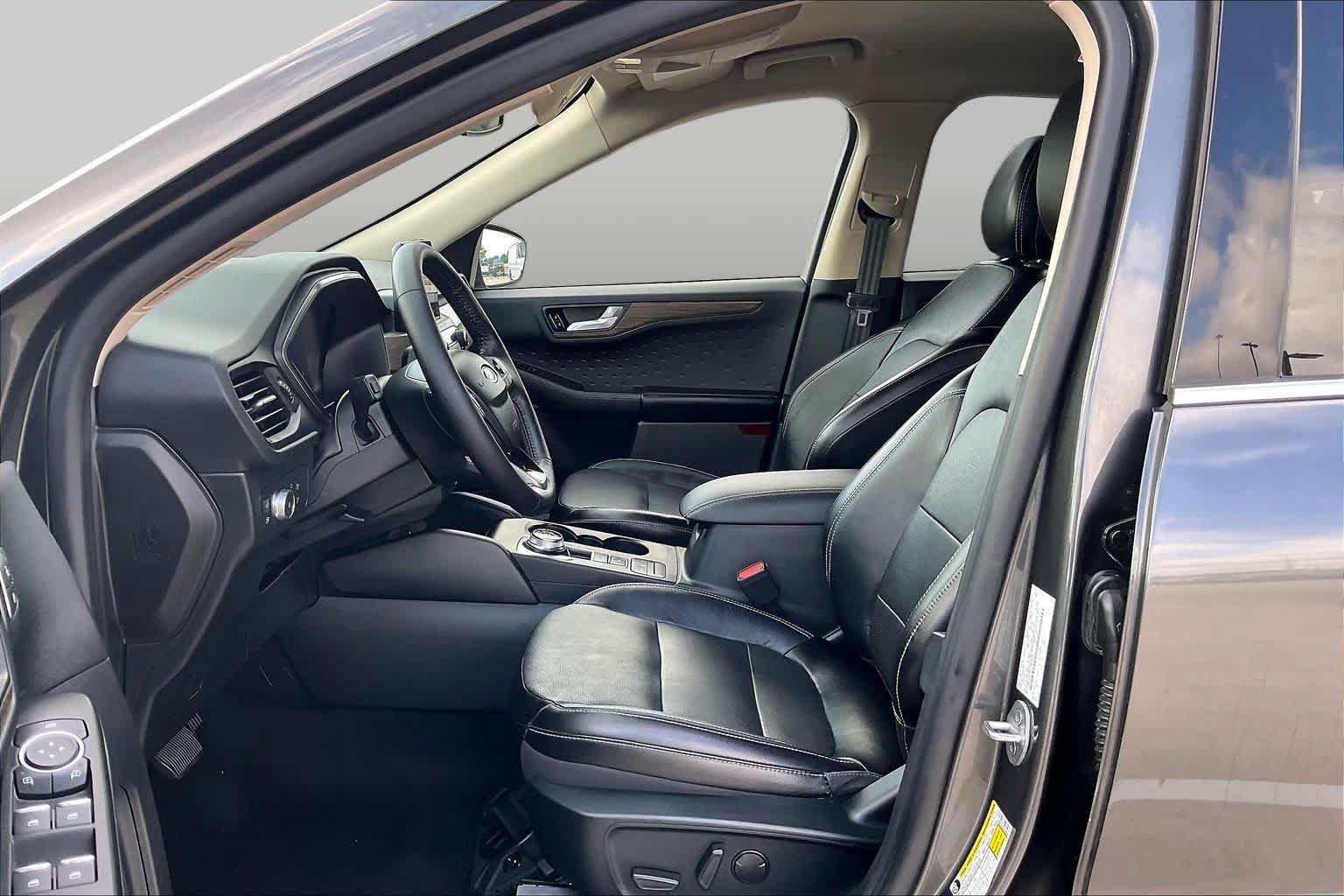 Used 2020 Ford Escape Titanium FWD image 8