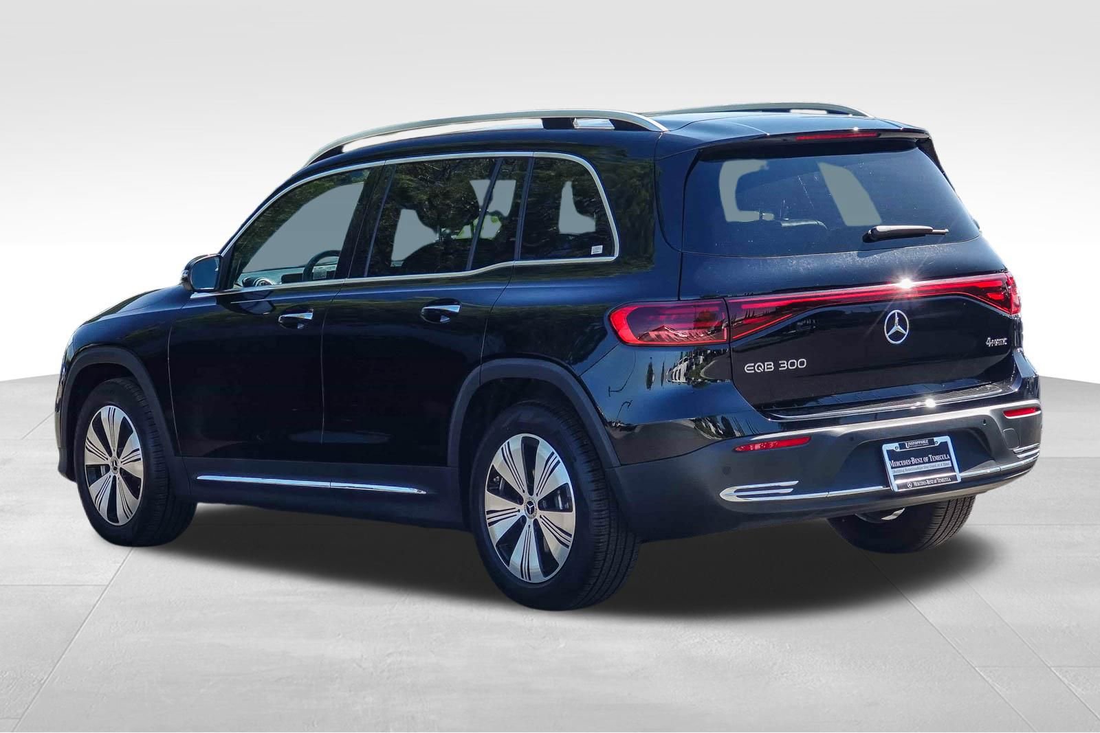 Used 2024 Mercedes-Benz EQB 300 4MATIC image 5