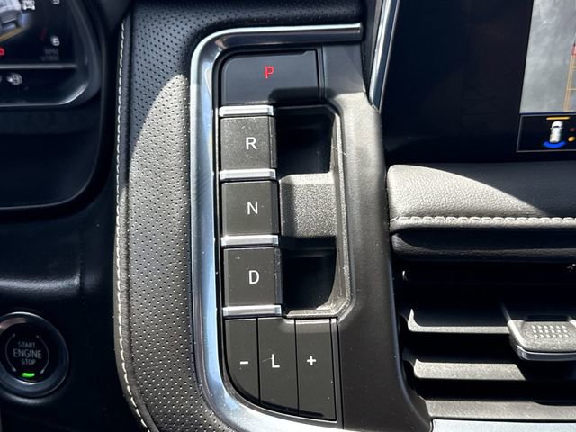 Used 2023 GMC Yukon SLT w/ SLT Luxury Package AWD/4WD image 16