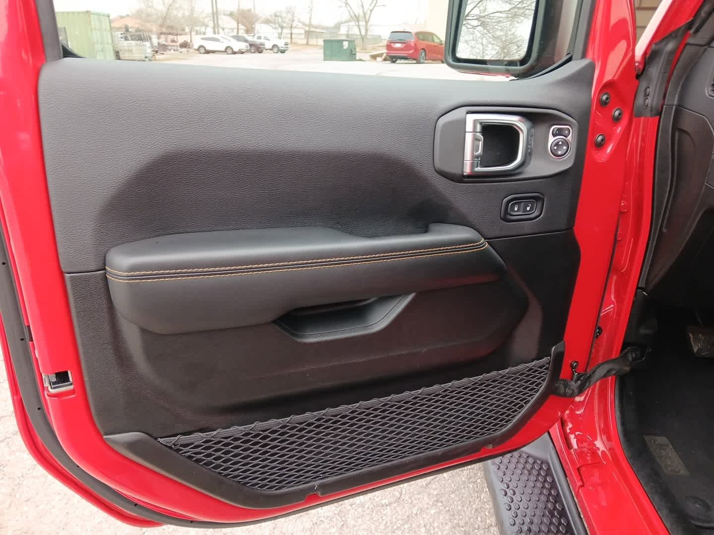 Used 2025 Jeep Wrangler Sahara image 23
