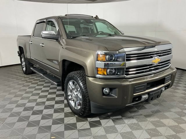 Used 2015 Chevrolet Silverado 2500 High Country w/ Duramax Plus Package AWD/4WD image 3