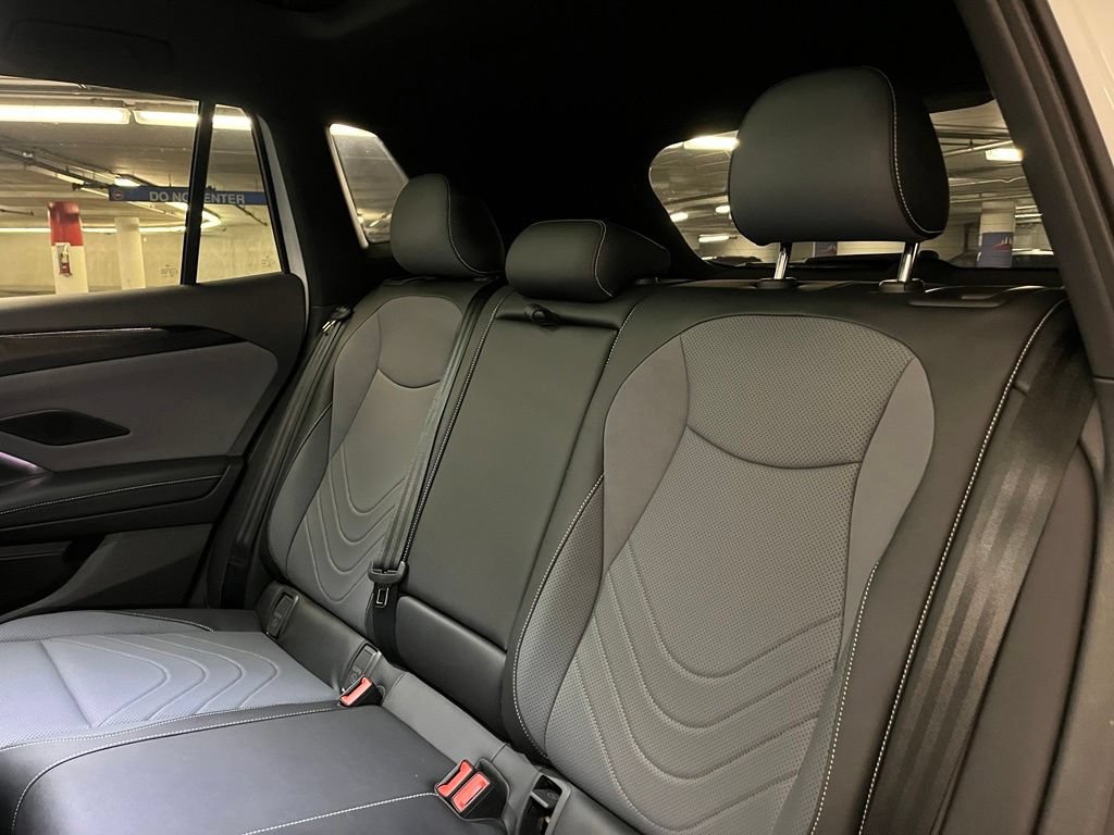 Used 2025 Volkswagen Tiguan SE R-Line AWD/4WD image 24