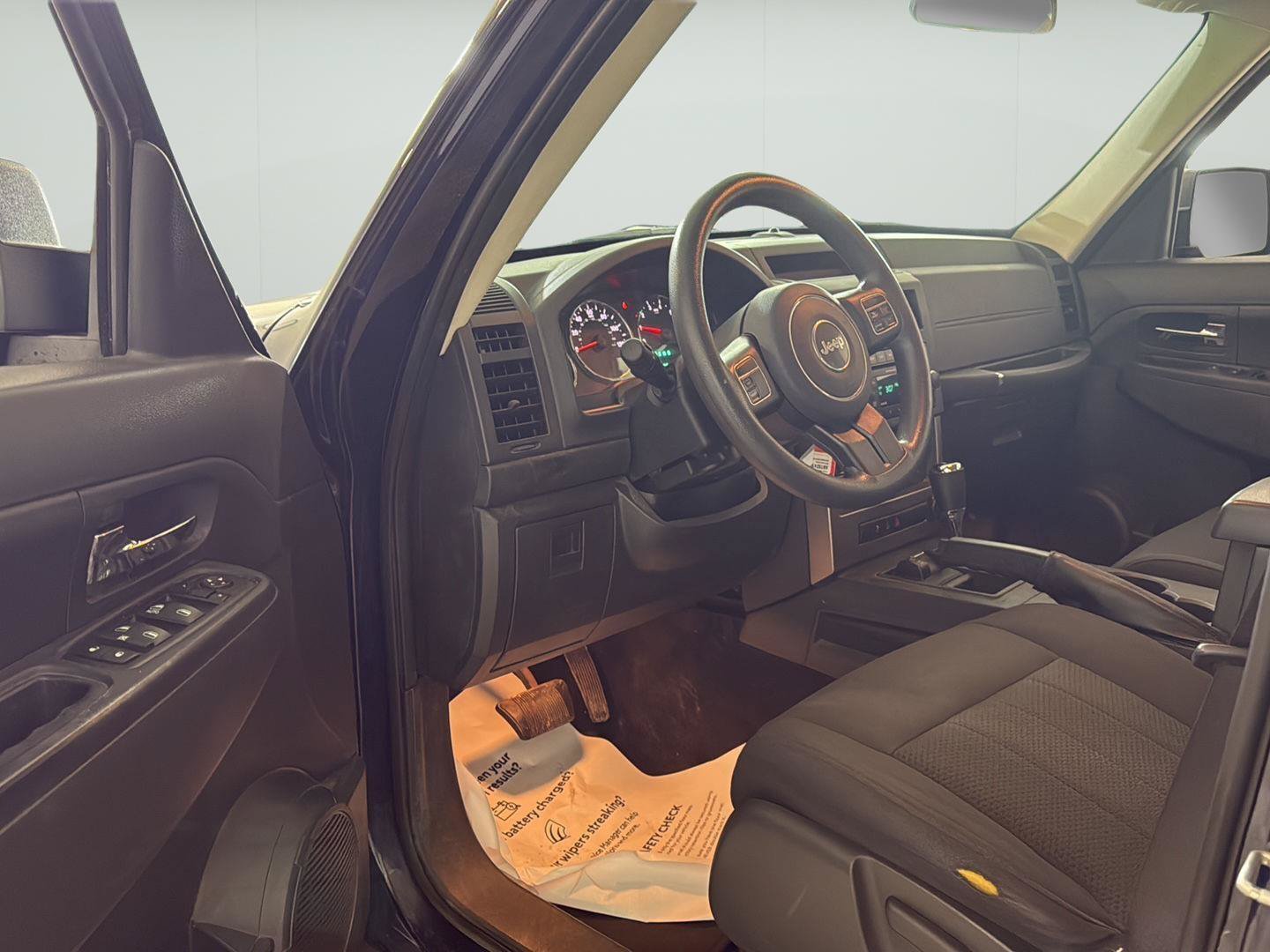 Used 2012 Jeep Liberty Sport AWD/4WD image 8