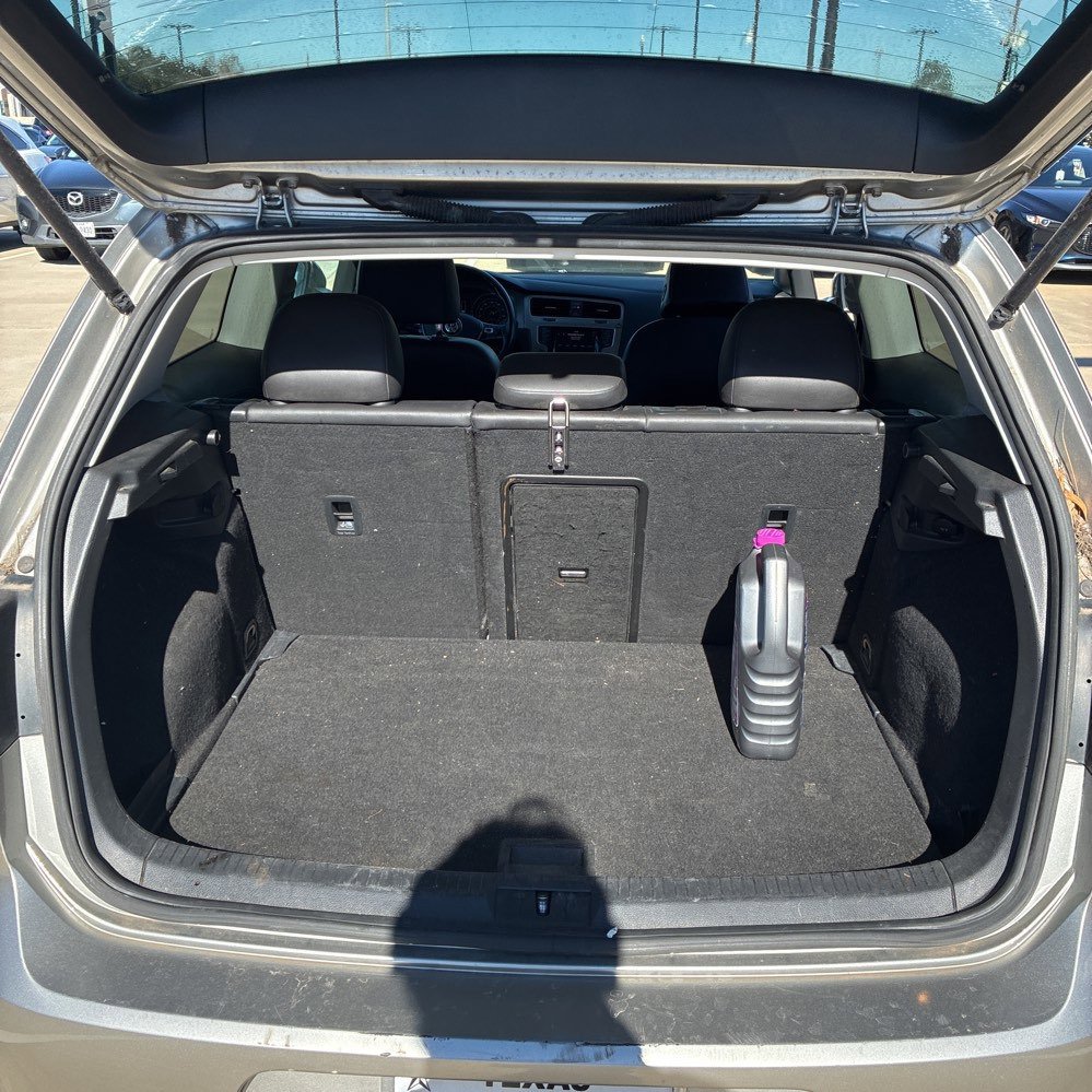 Used 2015 Volkswagen Golf S image 9