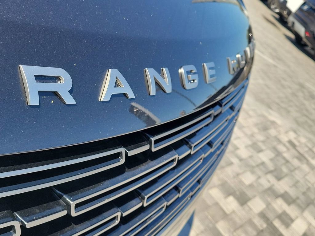 New 2026 Land Rover Range Rover Long Wheelbase SE AWD/4WD image 9