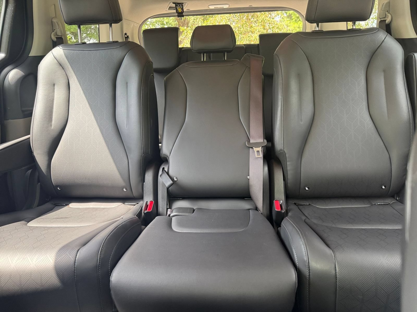 Used 2026 Kia Carnival FWD image 40