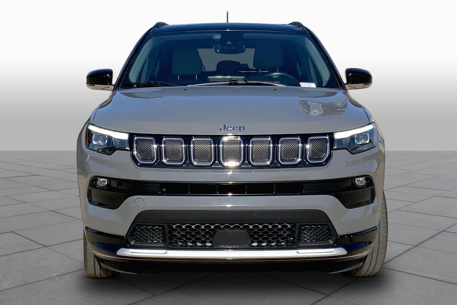Used 2022 Jeep Compass Limited w/ Elite Group AWD/4WD image 4