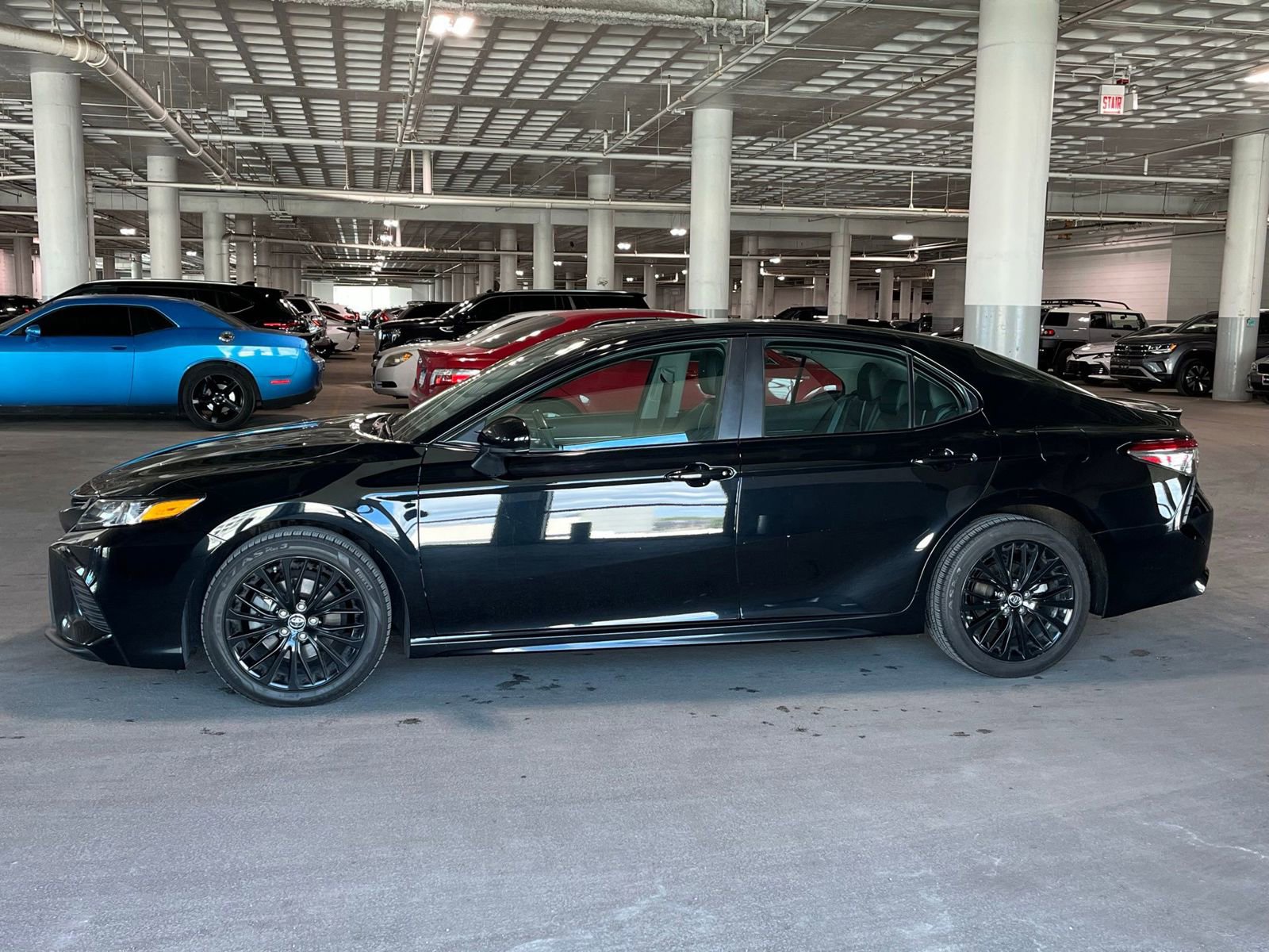 Used 2019 Toyota Camry SE FWD image 5