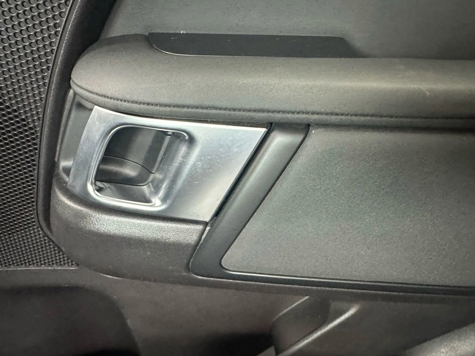 Used 2018 Land Rover Discovery HSE image 44