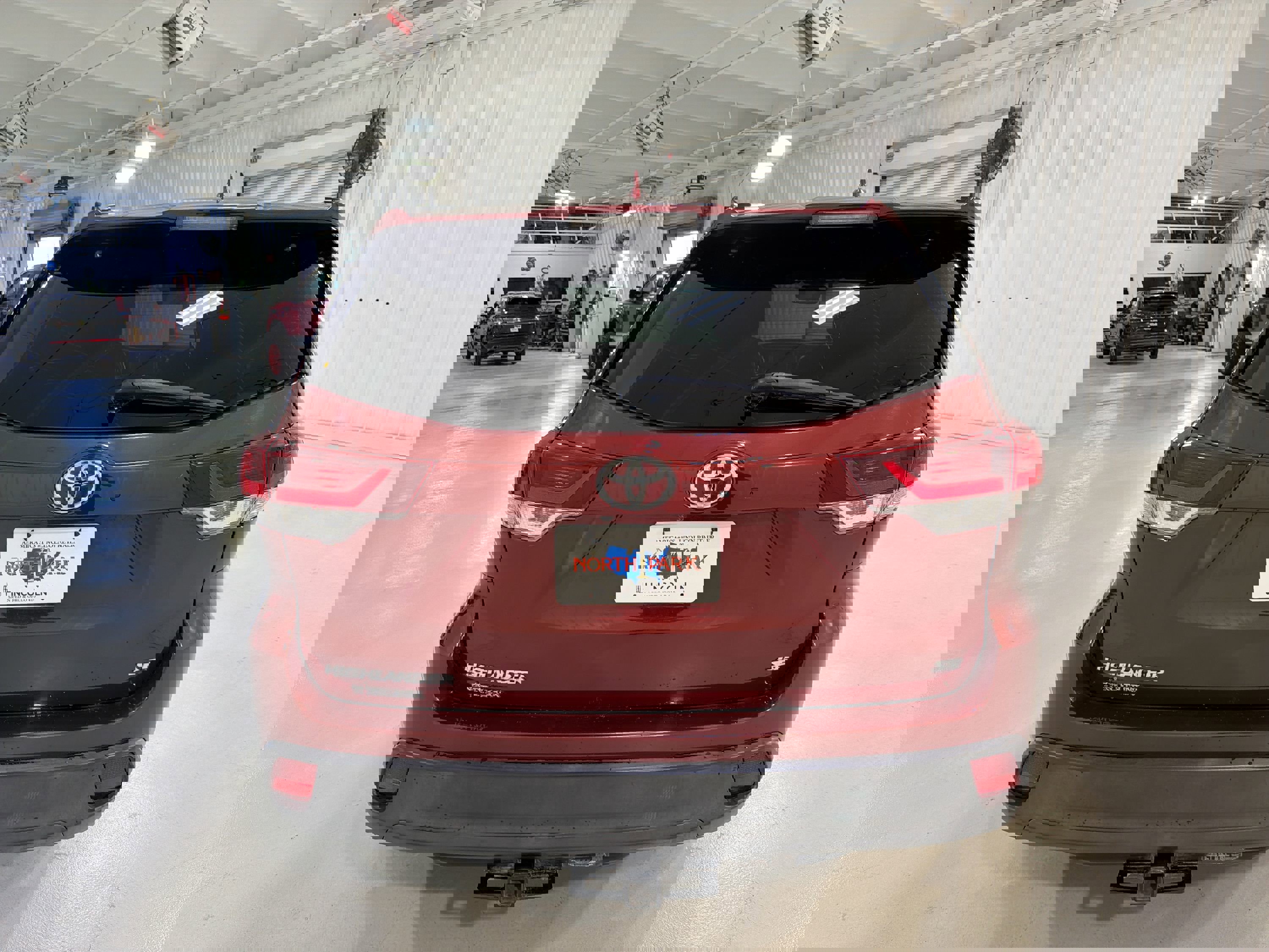 Used 2019 Toyota Highlander SE image 28