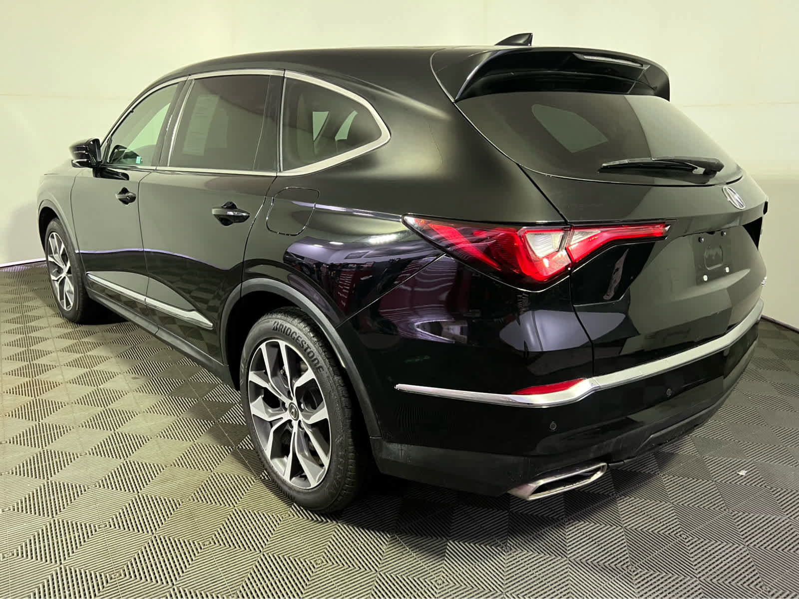 Used 2024 Acura MDX SH-AWD w/ Technology Package image 5