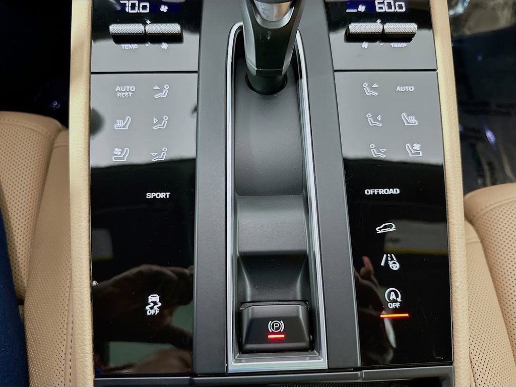 Used 2025 Porsche Macan image 23