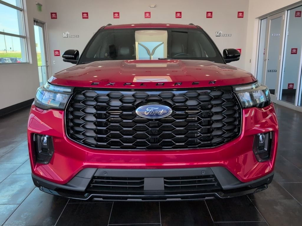 Used 2025 Ford Explorer ST-Line image 3