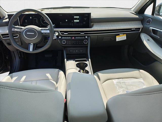 New 2025 Hyundai Sonata Limited image 18