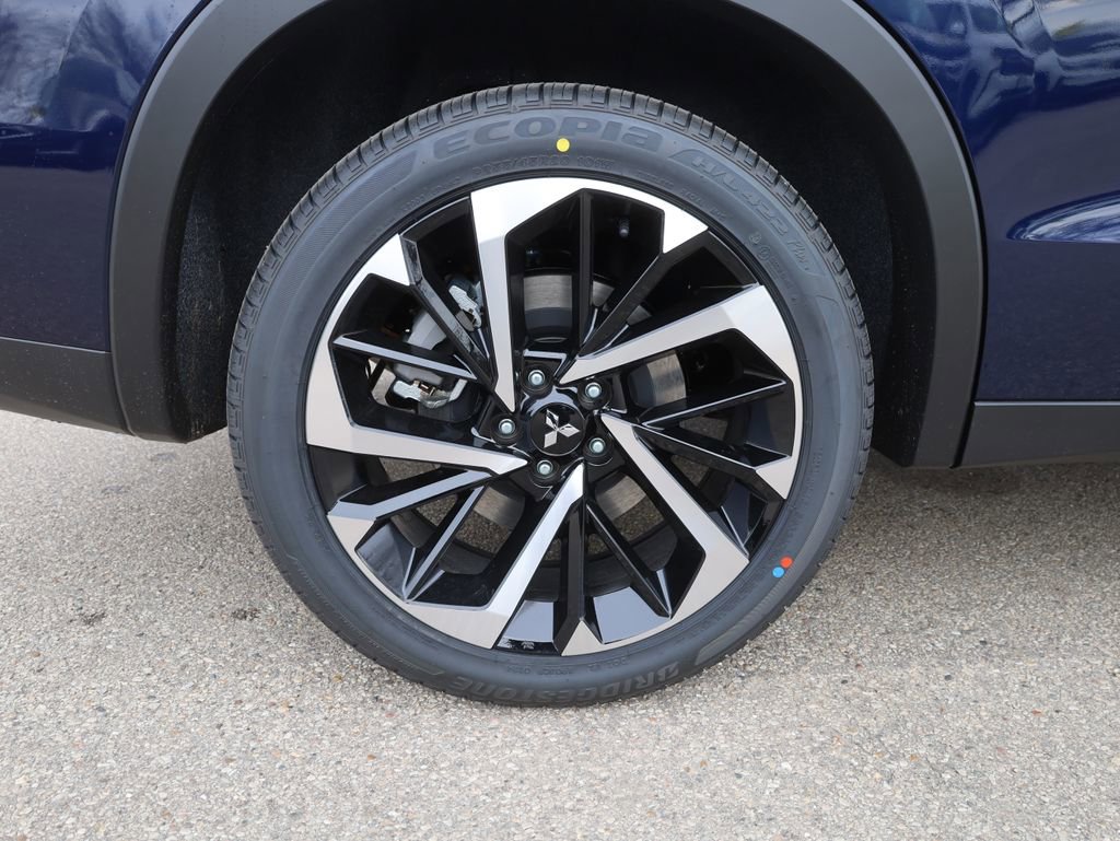 New 2025 Mitsubishi Outlander SE image 13