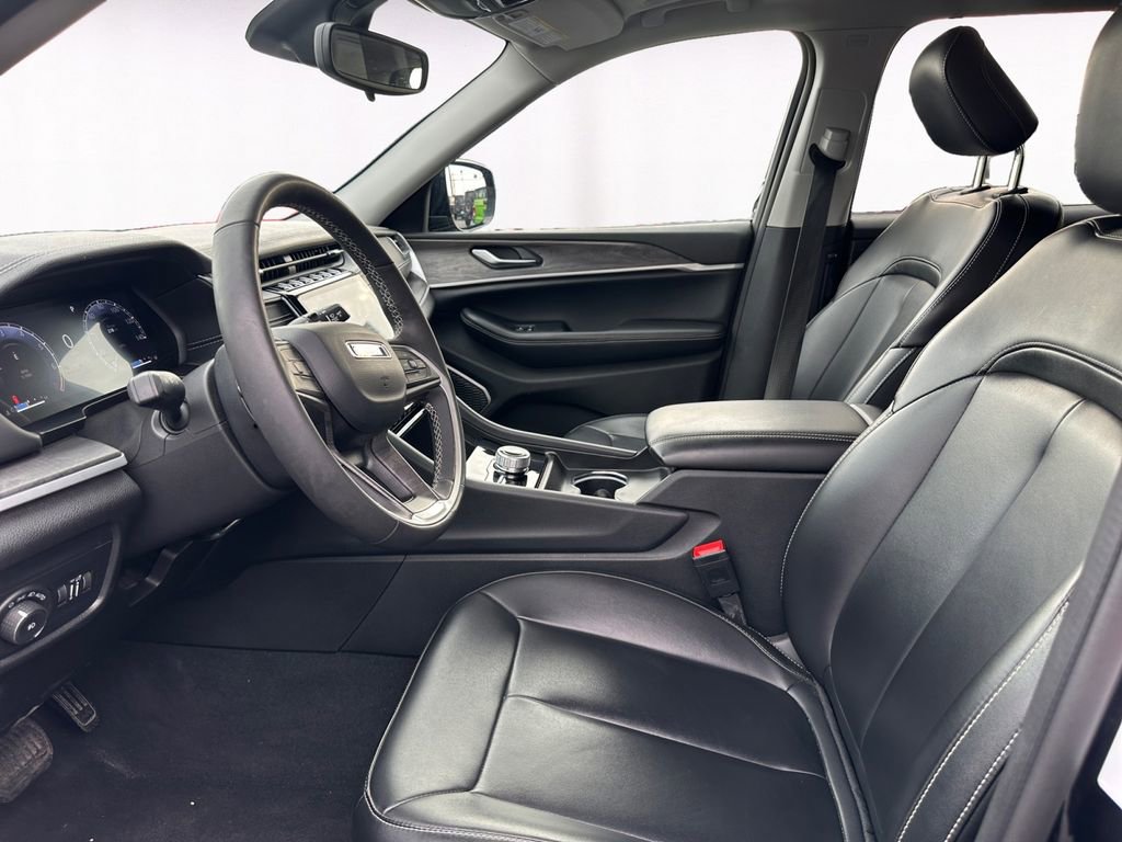 Used 2024 Jeep Grand Cherokee L Limited image 9