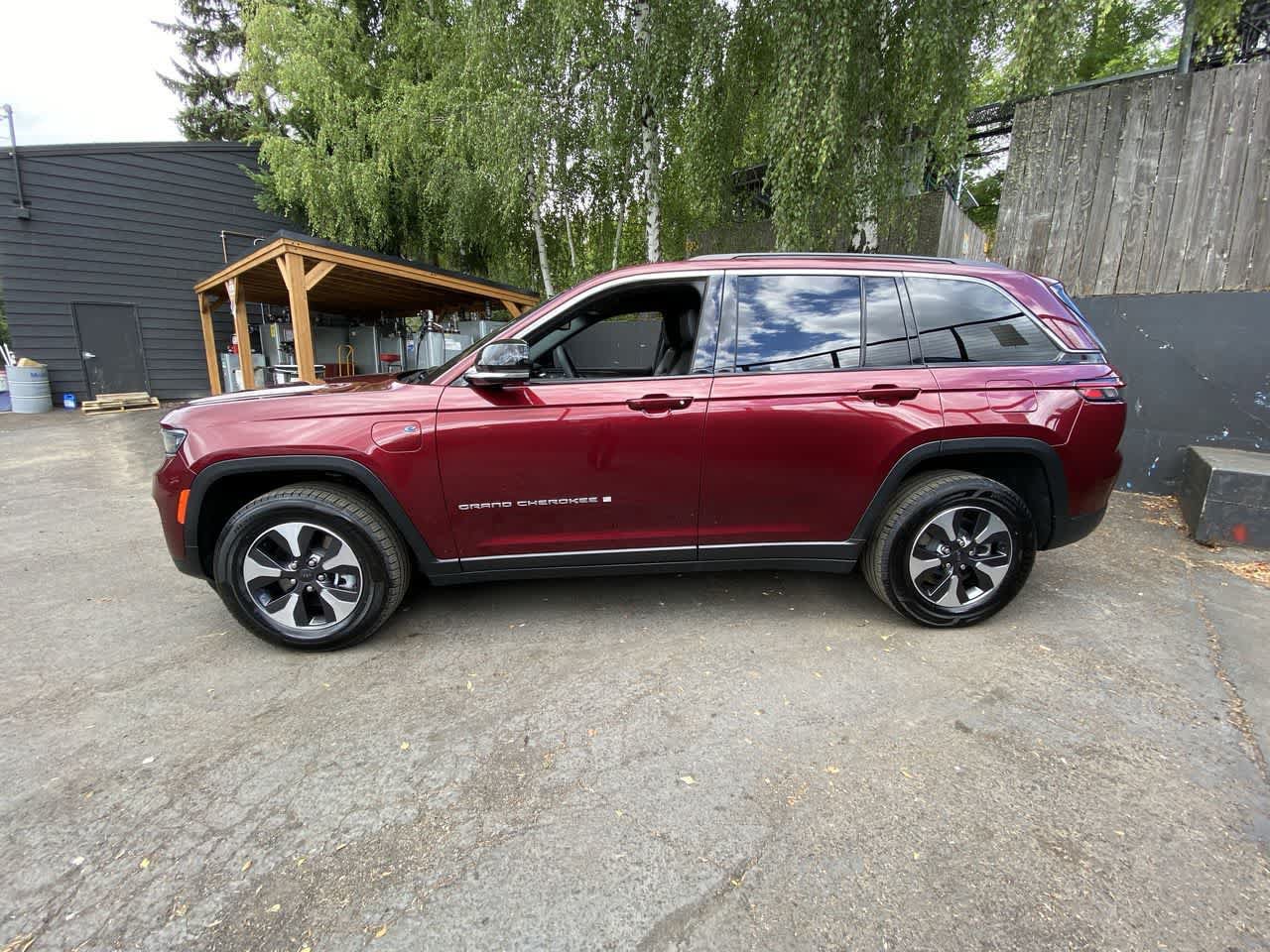 Used 2024 Jeep Grand Cherokee Limited 4xe AWD/4WD image 3