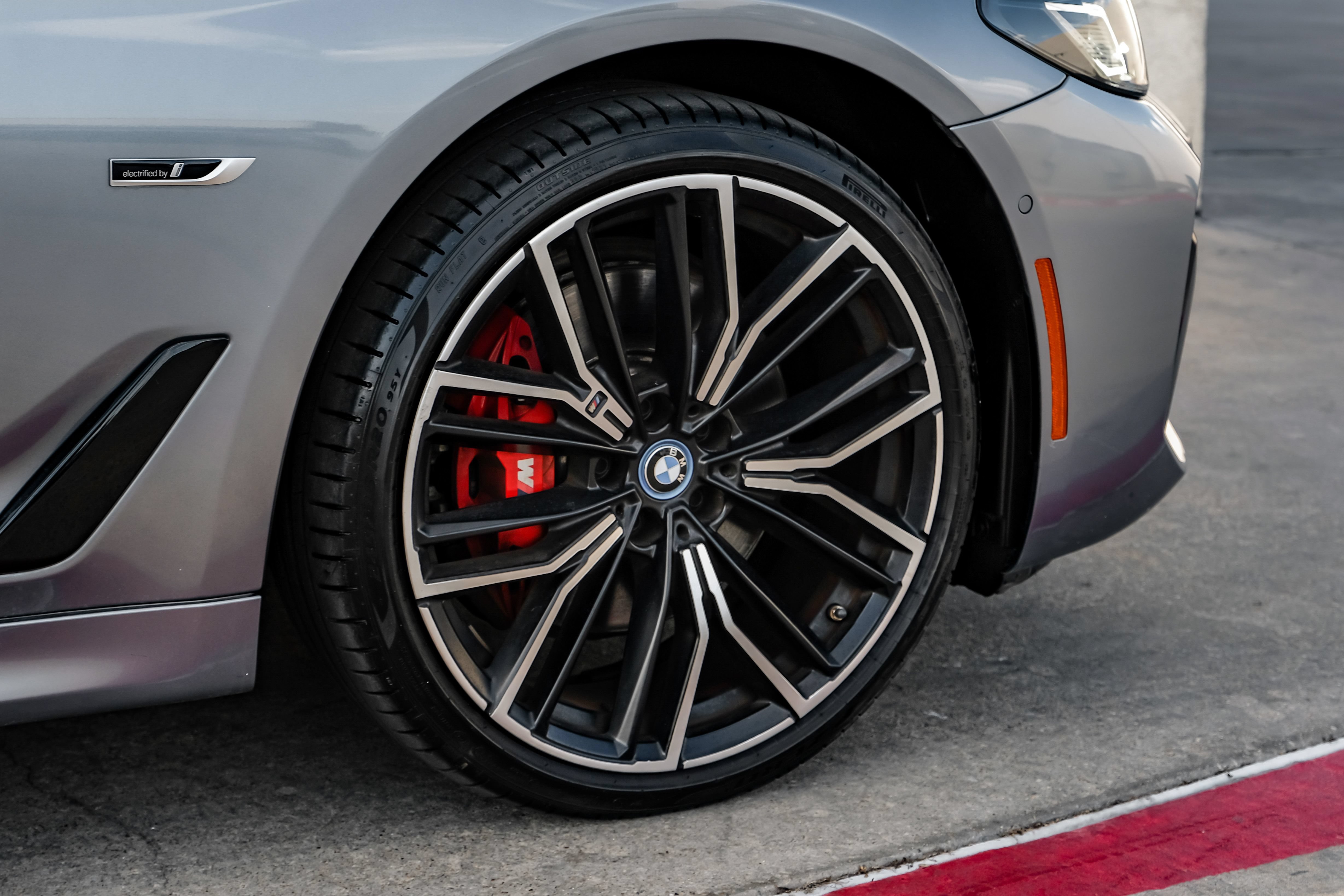 Used 2022 BMW 530e w/ M Sport Package RWD image 48