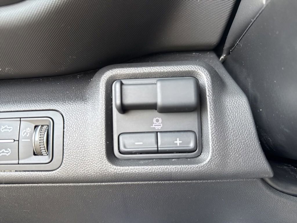 Used 2025 Chevrolet Silverado EV LT AWD/4WD image 53