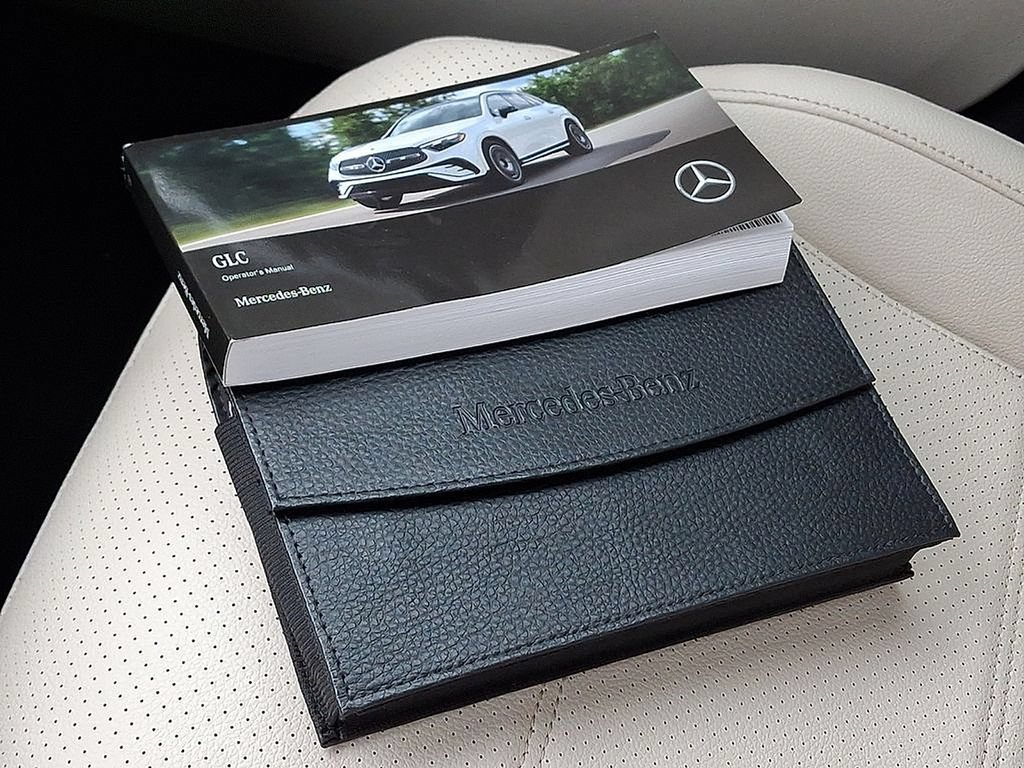 Used 2023 Mercedes-Benz GLC 300 4MATIC image 27
