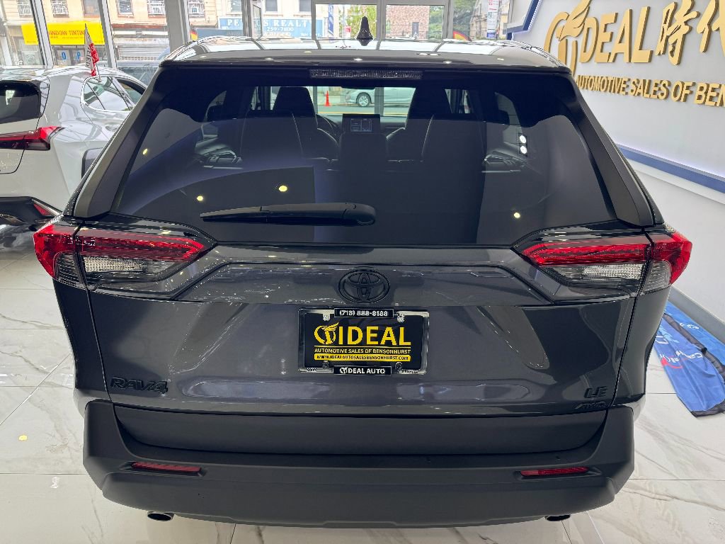 Used 2022 Toyota RAV4 LE image 5