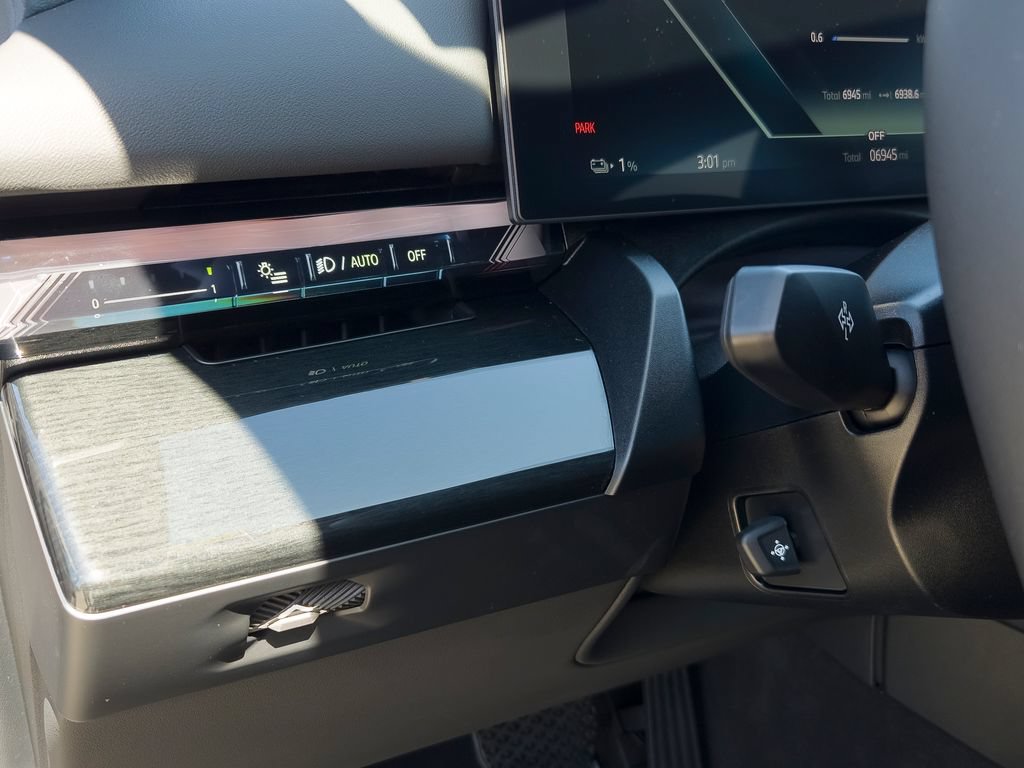 Used 2026 BMW i5 eDrive40 w/ Premium Package RWD image 15
