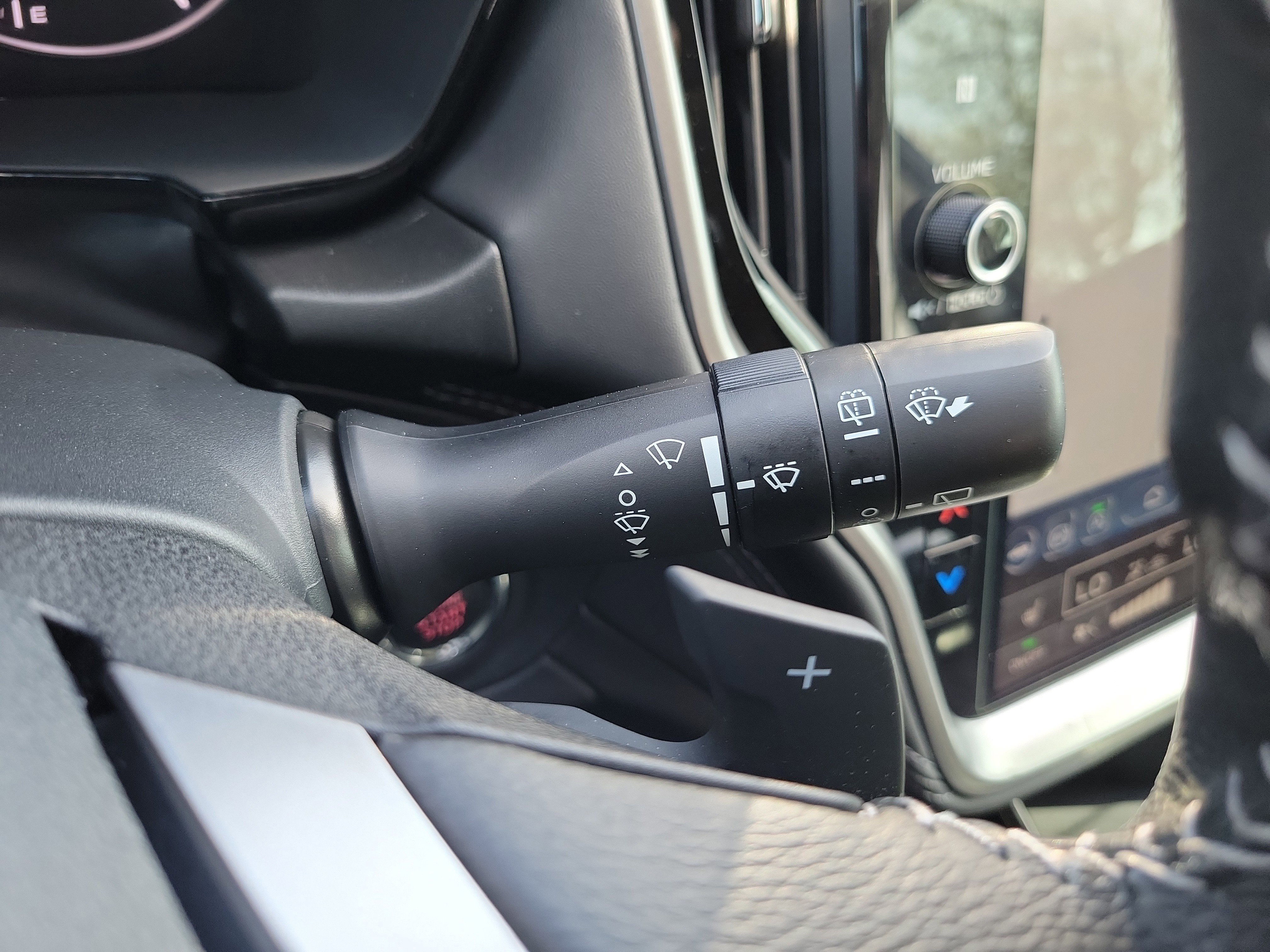 Used 2024 Subaru Outback Premium image 32