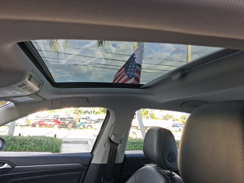 Certified 2023 Volkswagen Jetta SE w/ Panoramic Sunroof Package FWD image 19