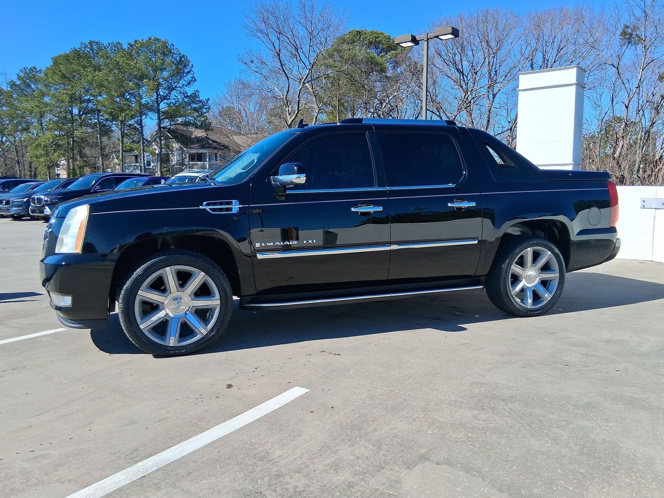 Used 2008 Cadillac Escalade EXT AWD/4WD image 2