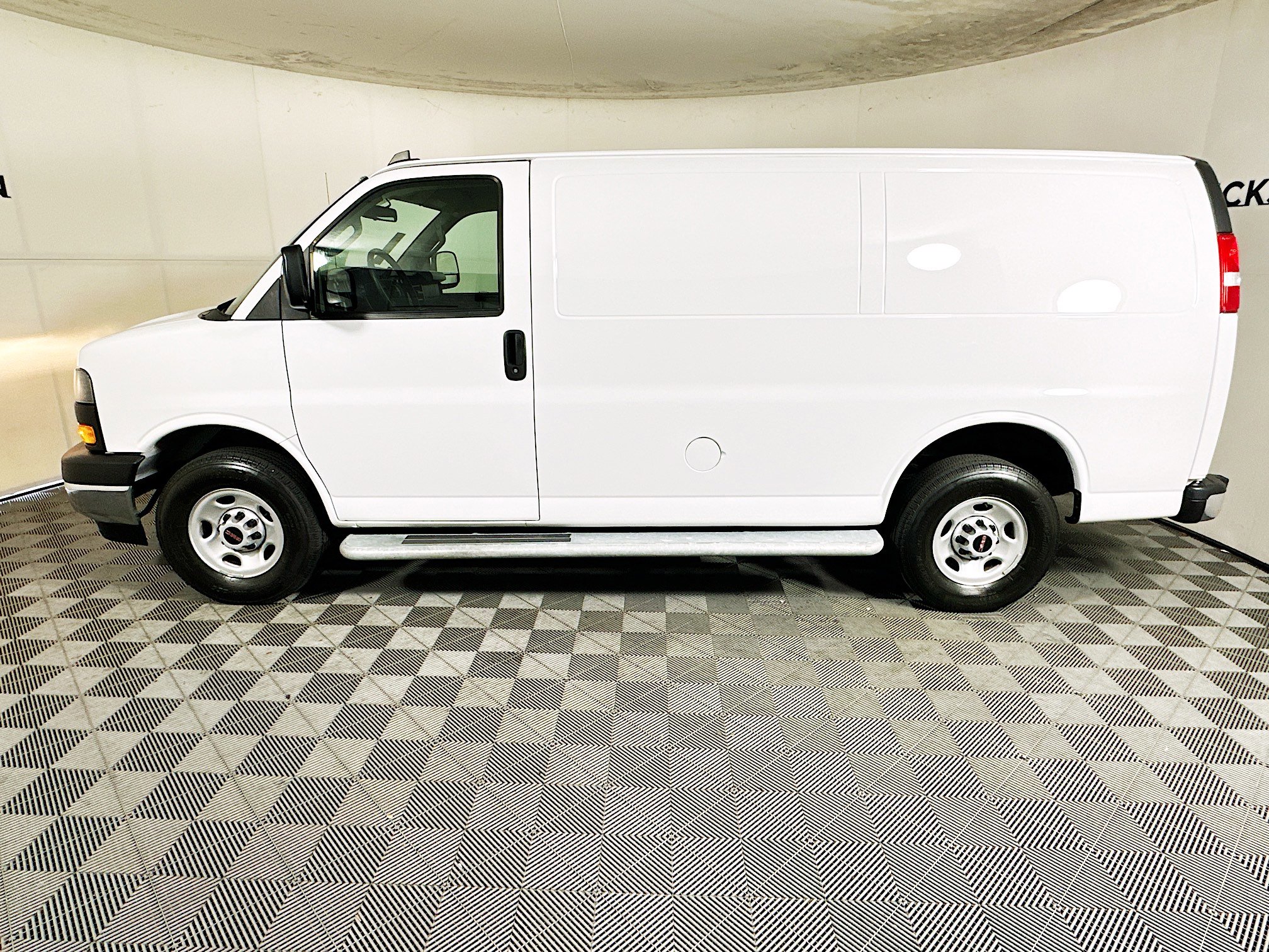 Used 2024 GMC Savana 2500 w/ Driver Convenience Package image 6