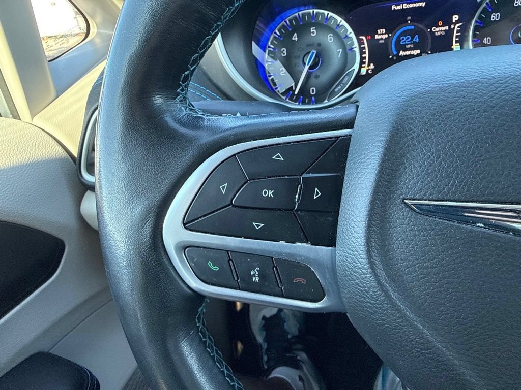 Used 2021 Chrysler Pacifica Touring w/ Uconnect Theater Family Group FWD image 20