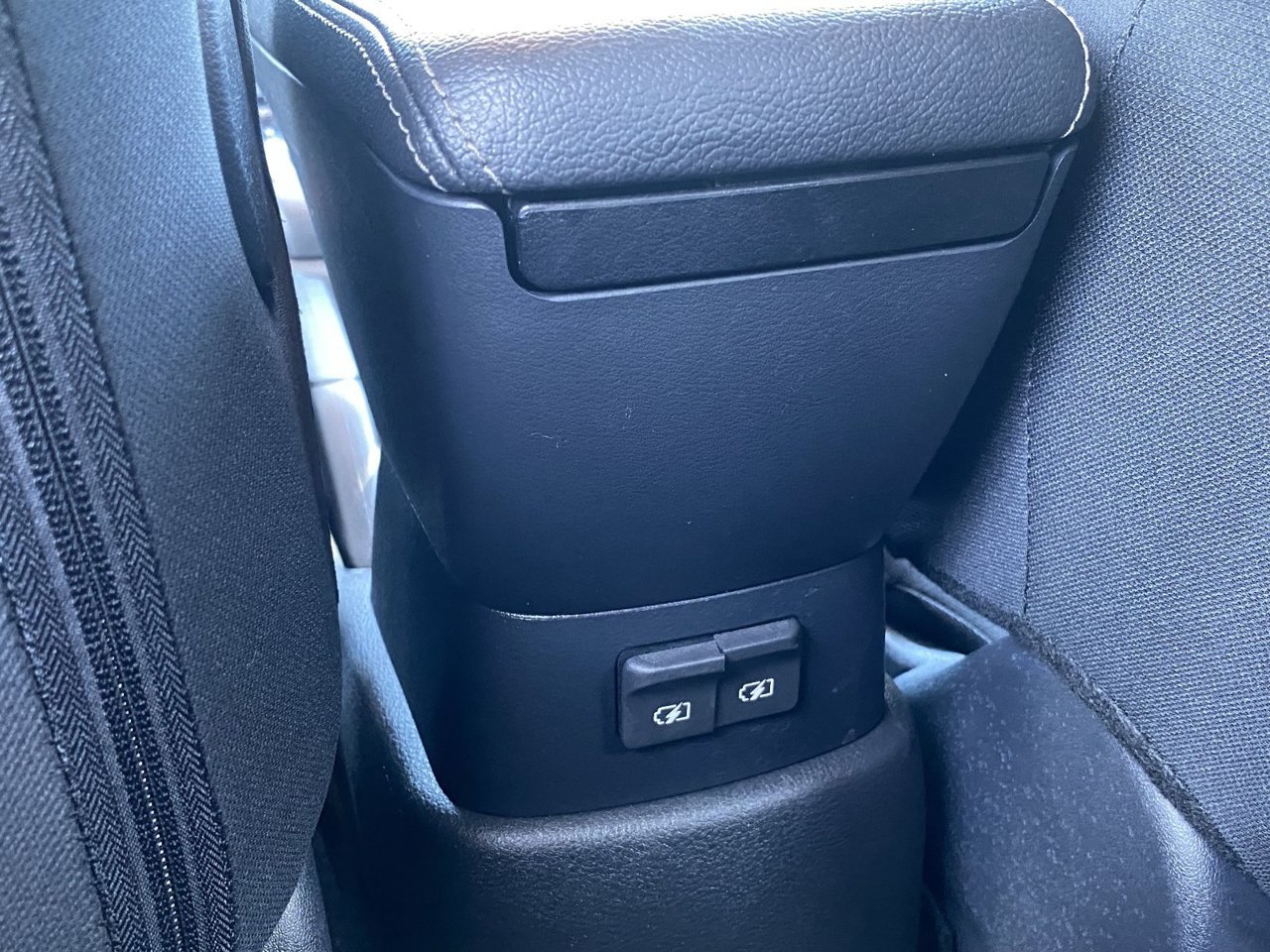 Certified 2025 Nissan Kicks Play S FWD image 15