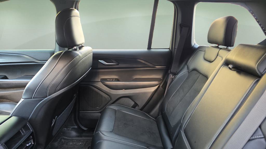 Used 2024 Jeep Grand Cherokee Altitude image 25