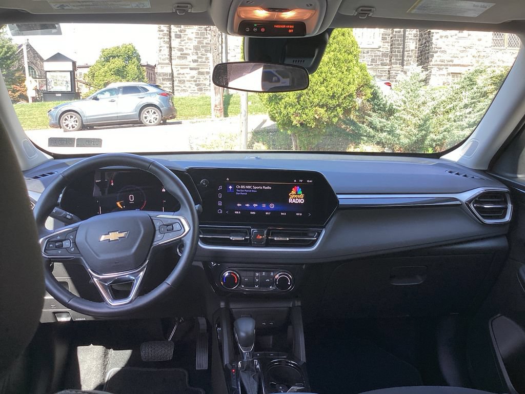 Used 2025 Chevrolet TrailBlazer LT w/ LT Cold Weather Package FWD image 25