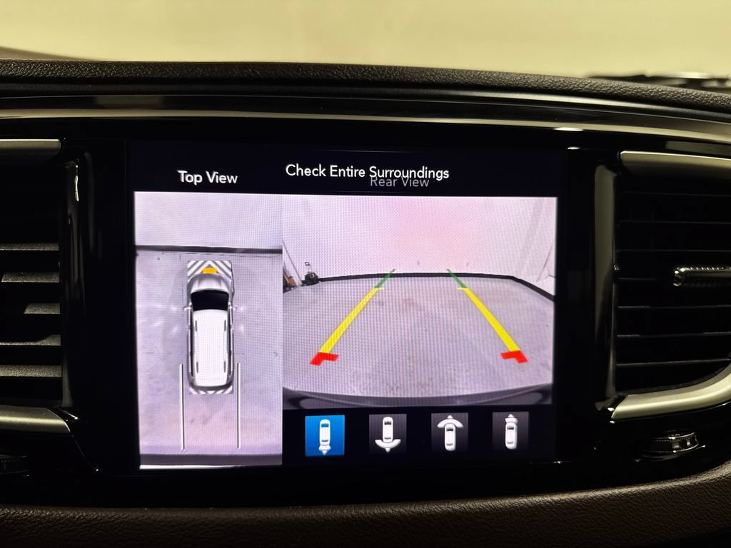Used 2020 Chrysler Pacifica Touring w/ Advanced Safetytec Group FWD image 10