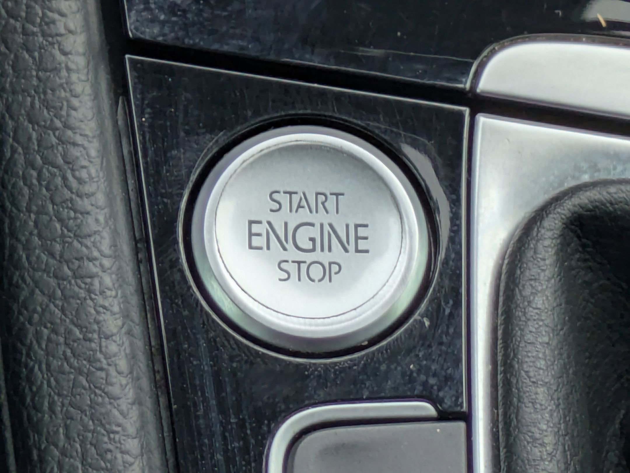 Used 2019 Volkswagen Golf R 4-Door image 16