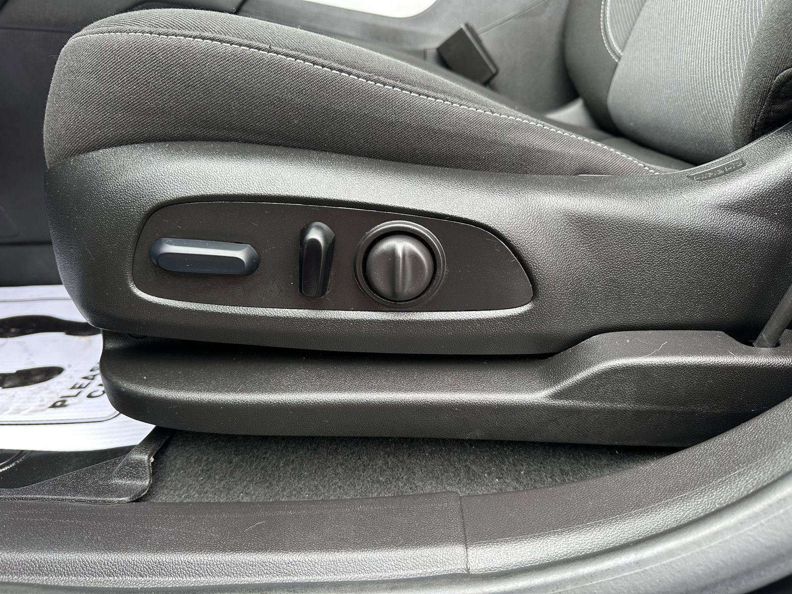 Used 2024 Chevrolet Blazer LT w/ Convenience Package FWD image 18