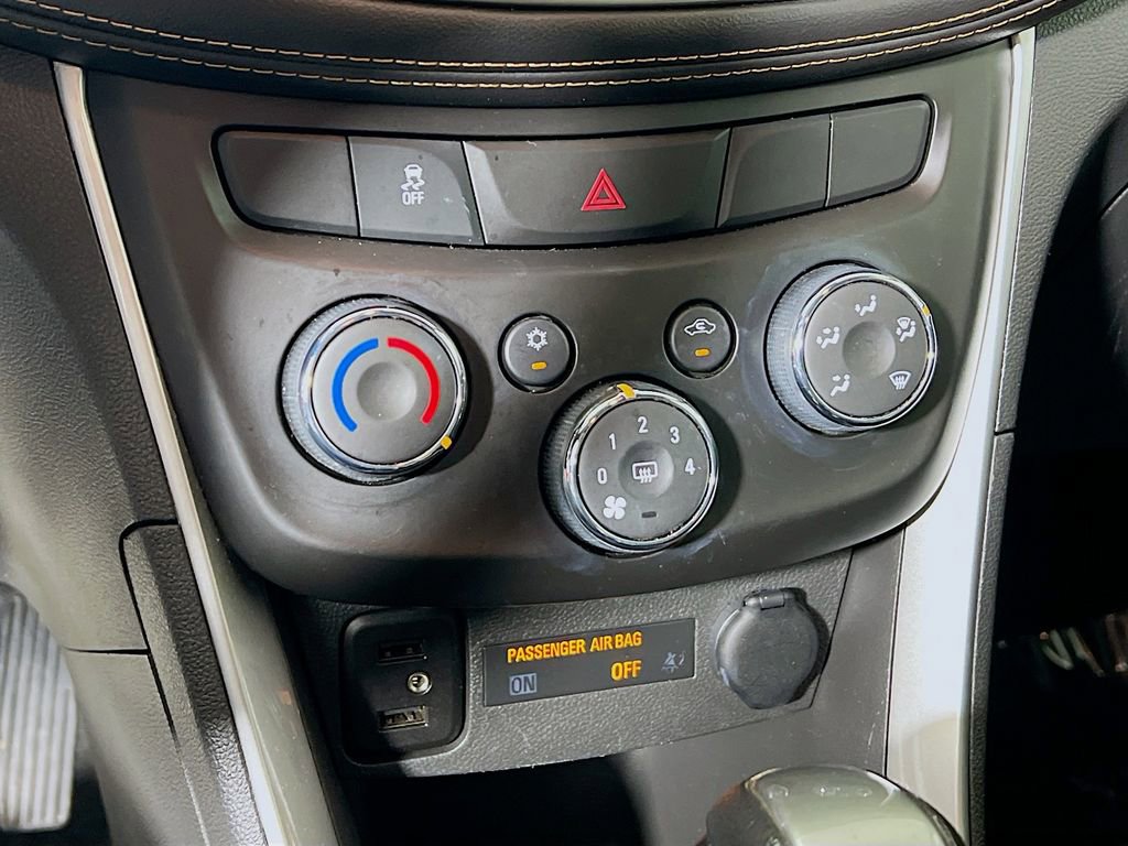 Used 2019 Chevrolet Trax LT w/ LT Convenience Package AWD/4WD image 14