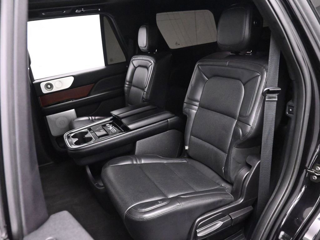 Used 2020 Lincoln Navigator Reserve w/ Luxury Package image 16