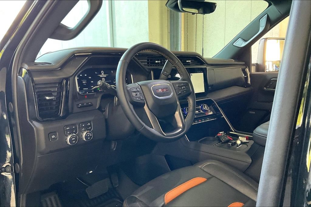 Used 2025 GMC Sierra 2500 AT4 w/ AT4 Premium Plus Package AWD/4WD image 4