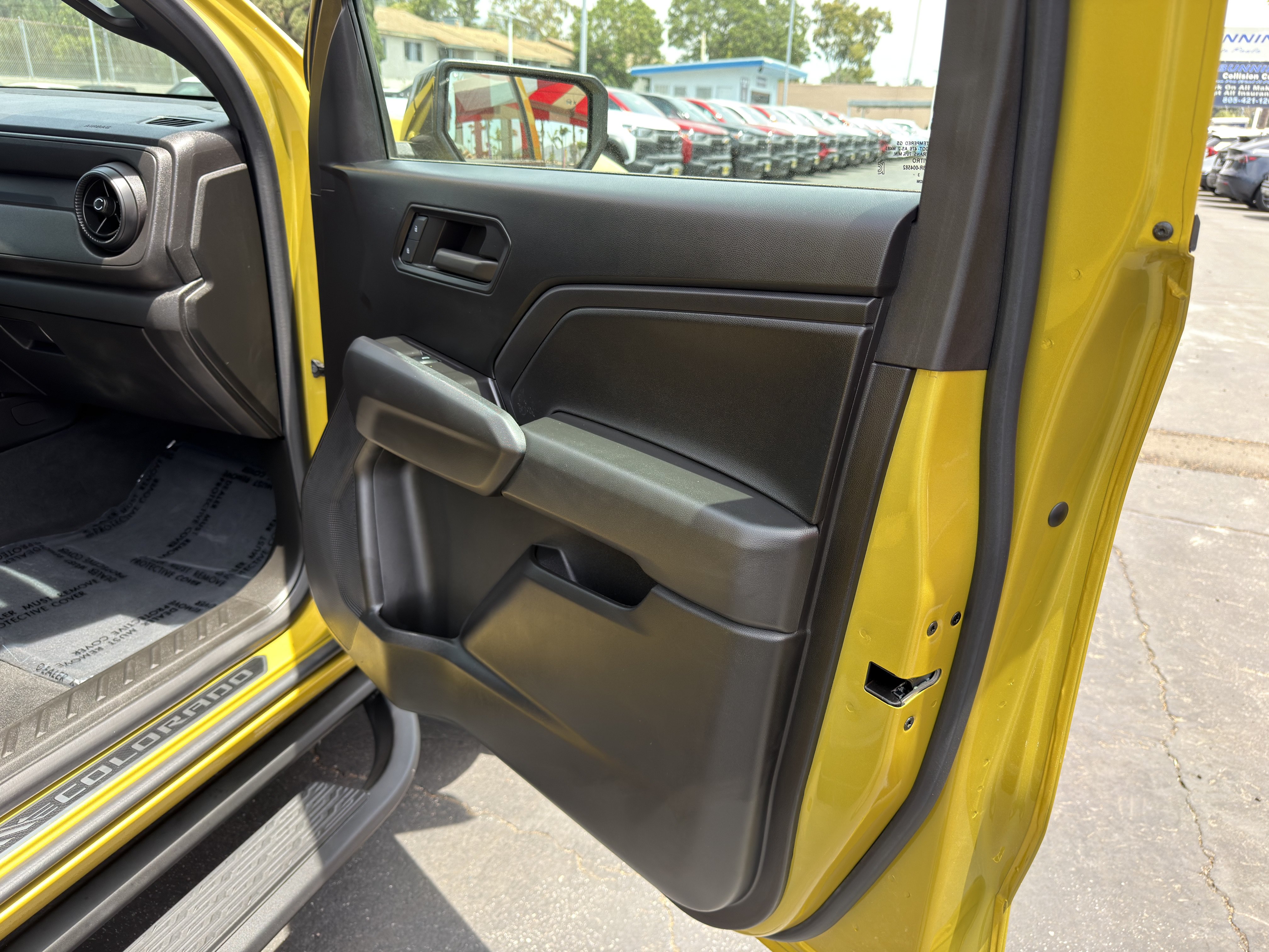 Used 2024 Chevrolet Colorado Trail Boss w/ LPO, Dark Essentials Package AWD/4WD image 11