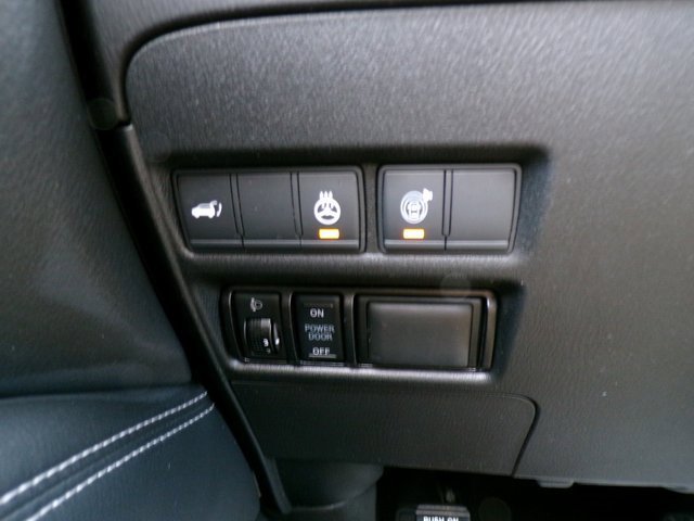 Used 2018 Nissan Armada Platinum w/ Captain Seat Package image 25