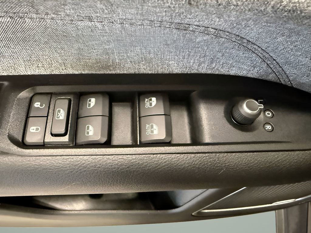 Used 2022 Jeep Compass Latitude w/ Sun and Sound Group image 19