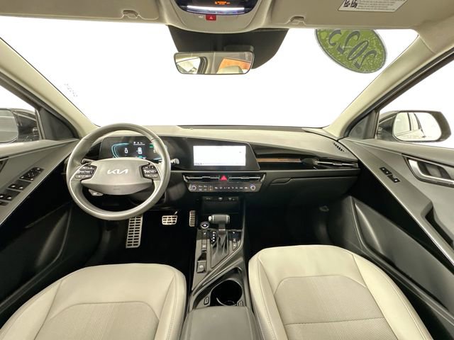 Used 2023 Kia Niro EX Touring image 3