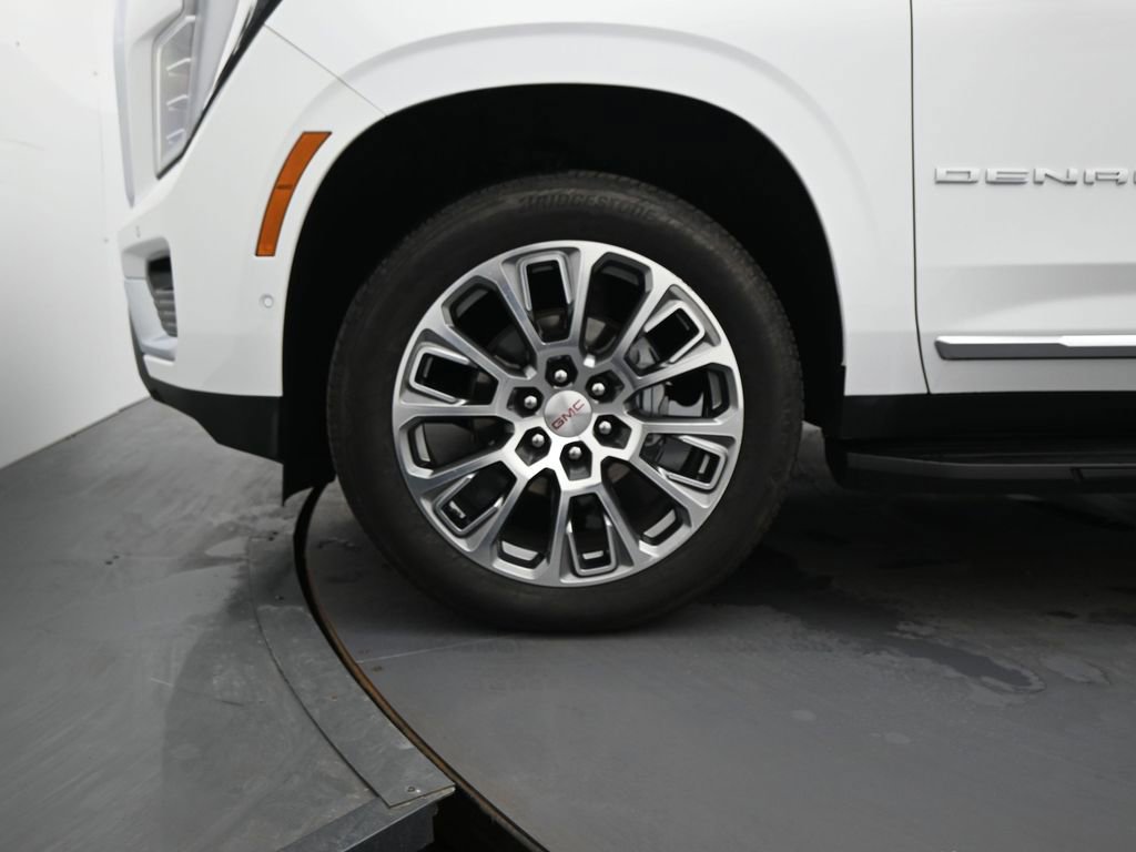 Used 2025 GMC Yukon XL Denali AWD/4WD image 8
