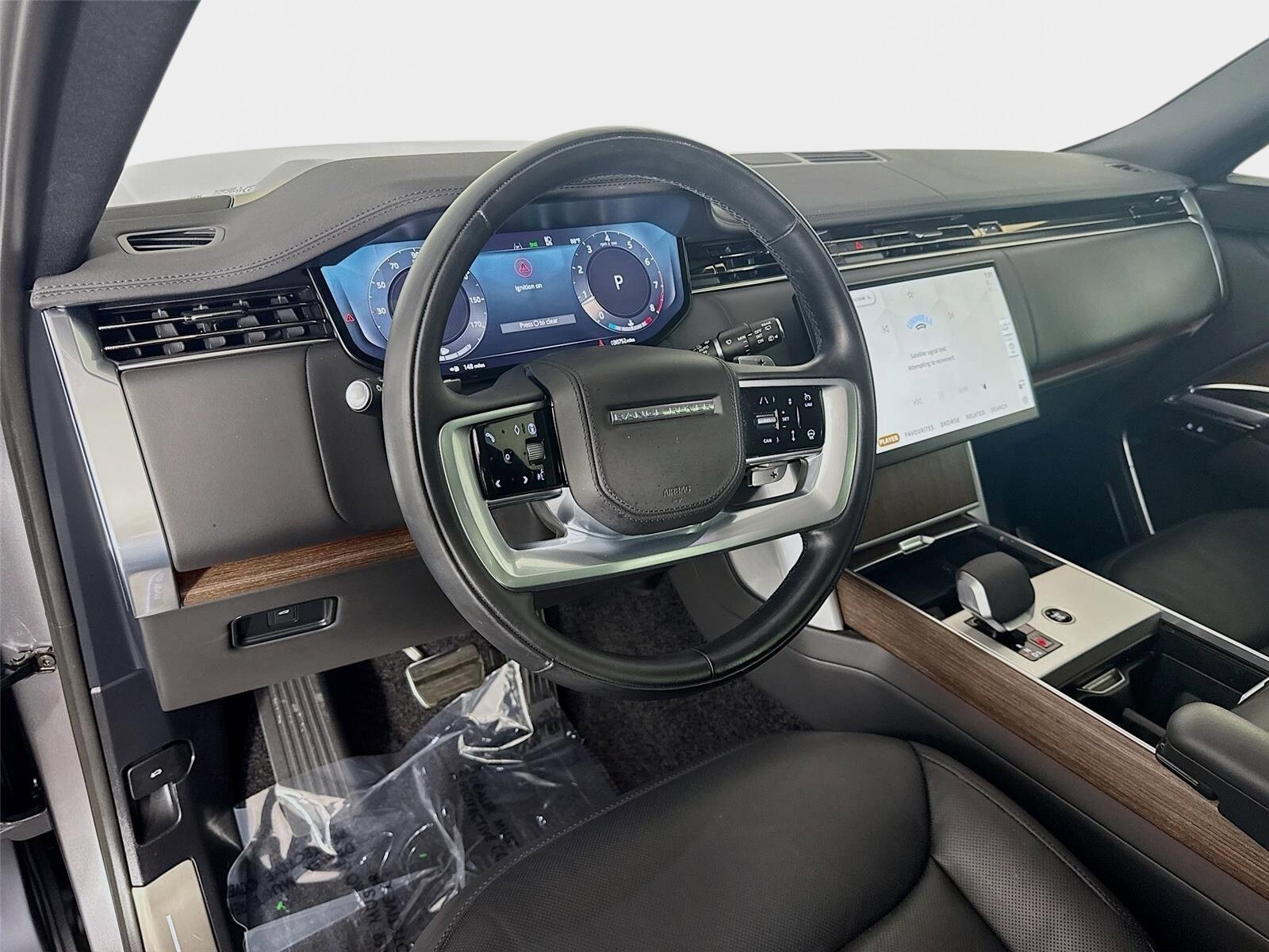 Certified 2025 Land Rover Range Rover Long Wheelbase SE AWD/4WD image 9