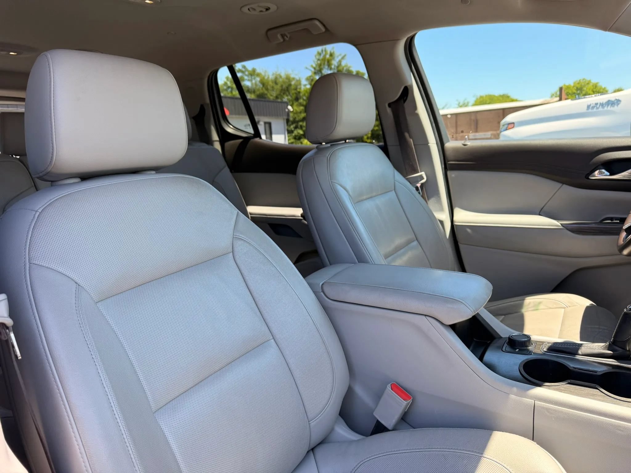 Used 2019 GMC Acadia SLT FWD image 32