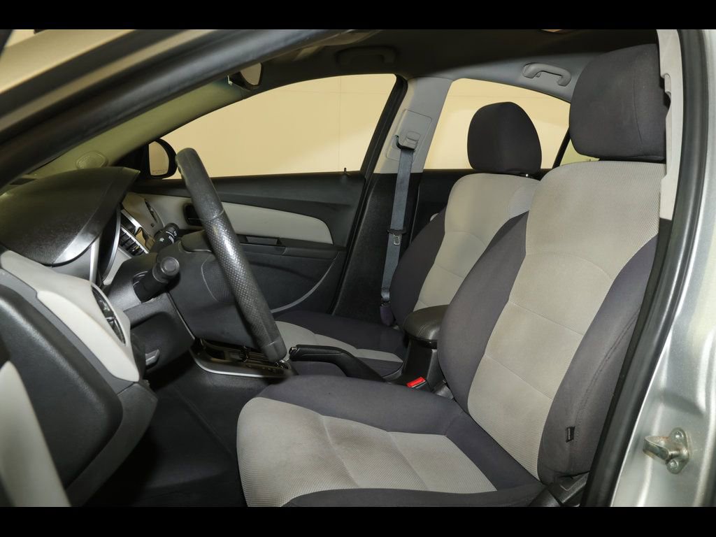 Used 2014 Chevrolet Cruze LS FWD image 9